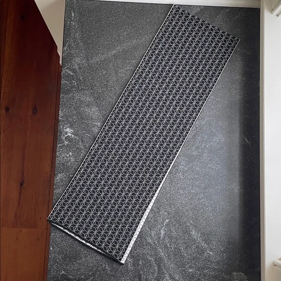 EUC Dale of Norway Black and White Pattern Scarf Diamond Geometric One Size (OS) - Picture 5 of 7